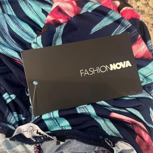 Fashion Nova Navy Tropical Ruched Dress - Picture 7 of 8